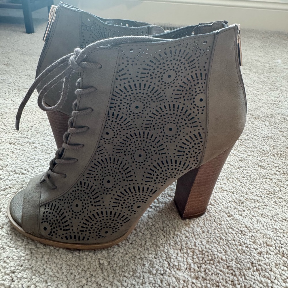 Women's Lace-Up Ankle Boots - taupe color